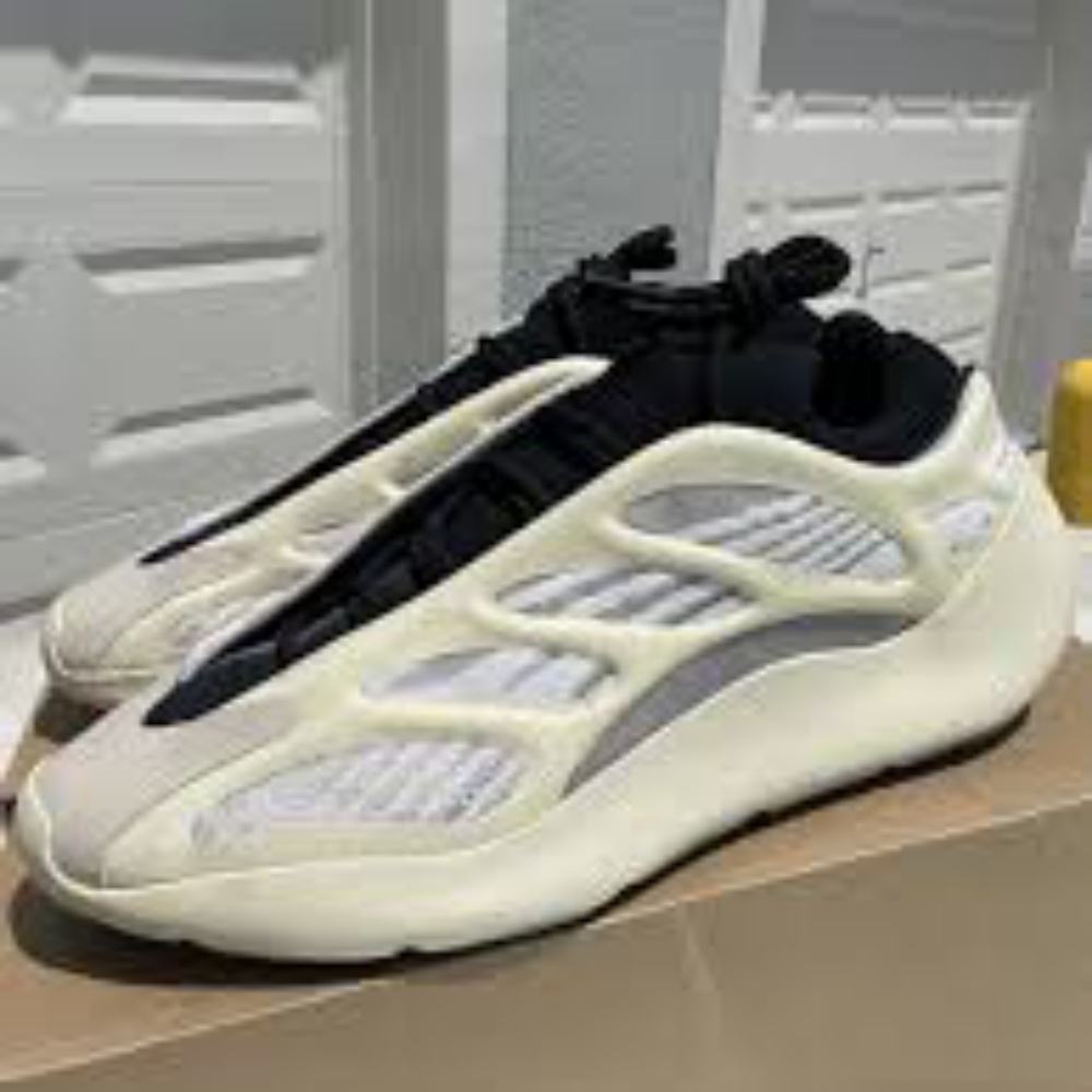 Adidas YEEZY 700 V3 "Azael"